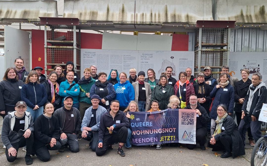 Teilnehmende des Fachtags des AK QUEER*WOHNEN: Queere Wohnungsnot beenden: JETZT! 10.10.2025 im Haus der Statistik  QUEERHOME*